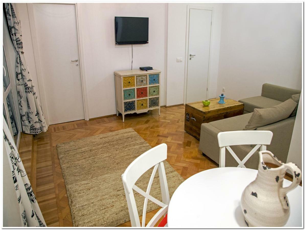 Skyview Old Town Apartment Bukares Bagian luar foto