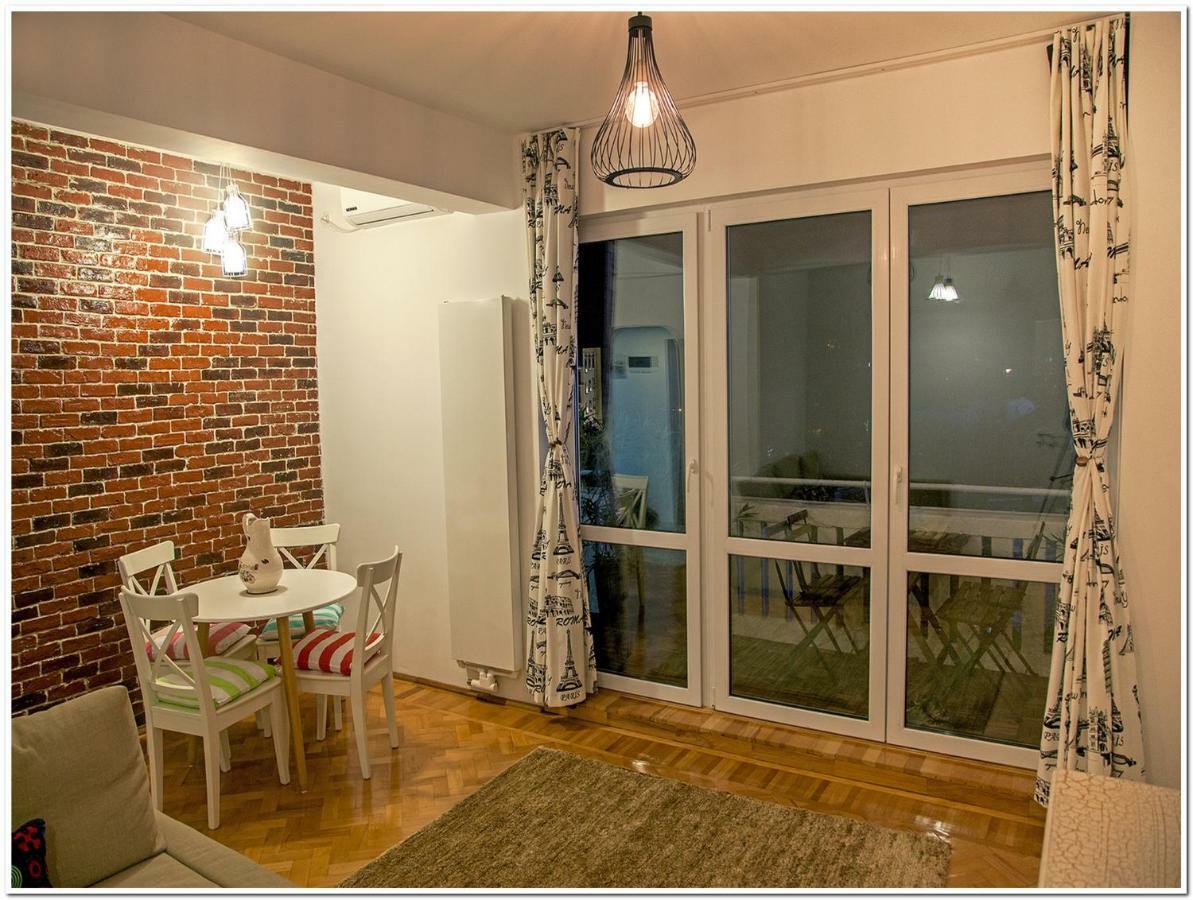 Skyview Old Town Apartment Bukares Bagian luar foto