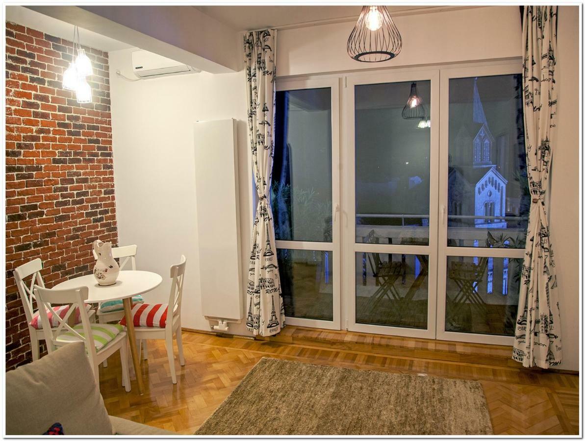 Skyview Old Town Apartment Bukares Bagian luar foto